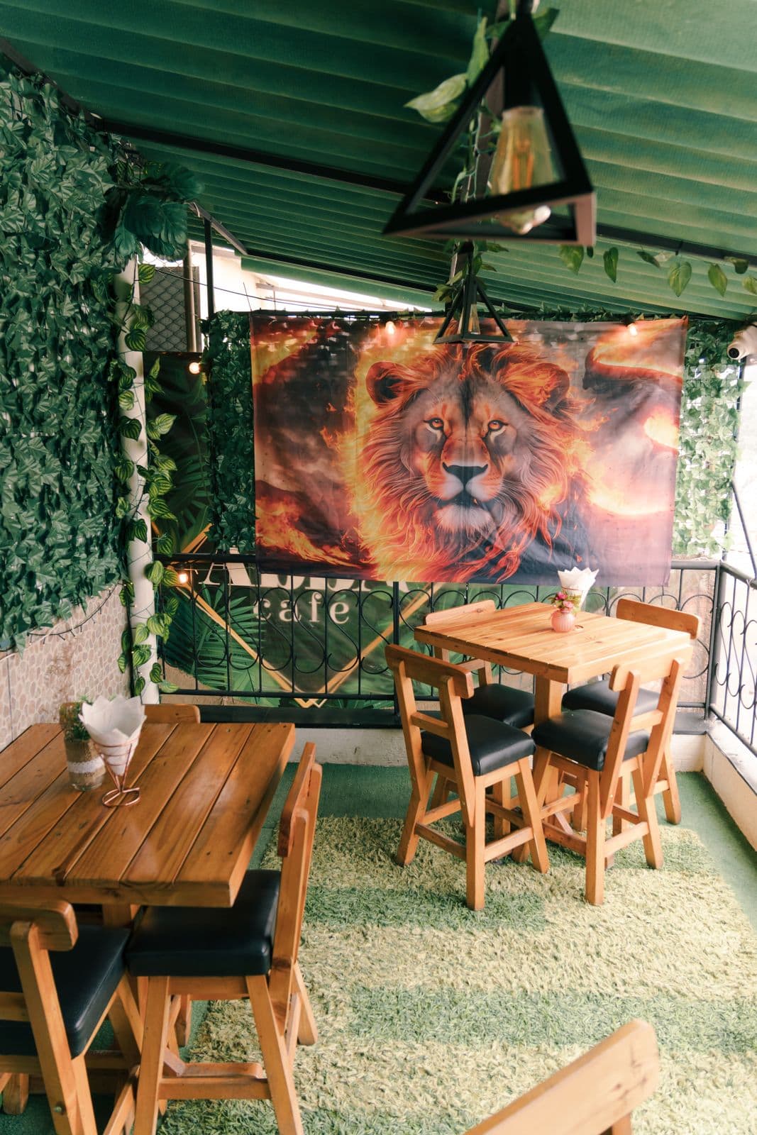 Tapiz del León de fuego en la terraza